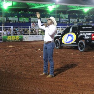 Final do rodeio em touros atrai milhares de pessoas (44)