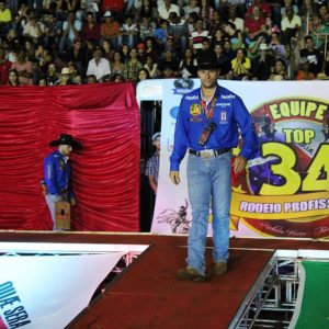 Final do rodeio em touros atrai milhares de pessoas (47)