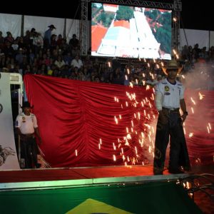 Final do rodeio em touros atrai milhares de pessoas (53)
