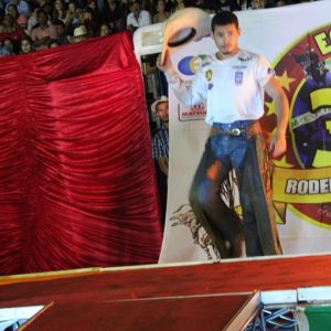 Final do rodeio em touros atrai milhares de pessoas (60)