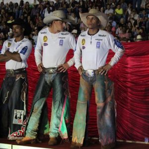 Final do rodeio em touros atrai milhares de pessoas (64)