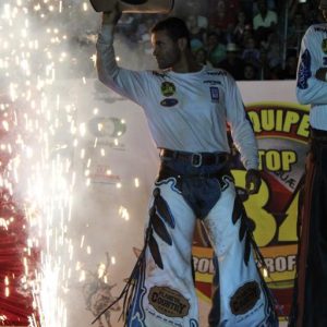 Final do rodeio em touros atrai milhares de pessoas (67)