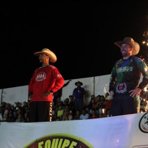 Final do rodeio em touros atrai milhares de pessoas (71)