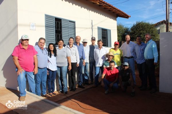 Prefeito e Equipe entregam as chaves da casa da D. Maria Viana e anunciam a construção de mais cinco casas do Projeto Social (1)