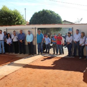 Prefeito e Equipe entregam as chaves da casa da D. Maria Viana e anunciam a construção de mais cinco casas do Projeto Social (13)