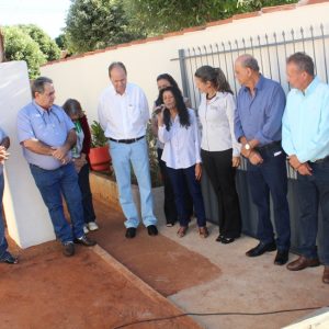 Prefeito e Equipe entregam as chaves da casa da D. Maria Viana e anunciam a construção de mais cinco casas do Projeto Social (15)
