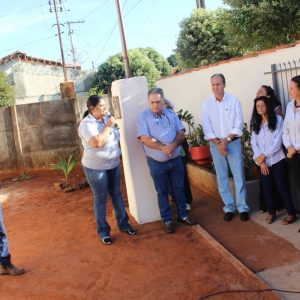Prefeito e Equipe entregam as chaves da casa da D. Maria Viana e anunciam a construção de mais cinco casas do Projeto Social (17)