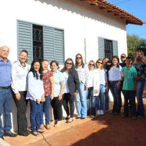 Prefeito e Equipe entregam as chaves da casa da D. Maria Viana e anunciam a construção de mais cinco casas do Projeto Social (21)