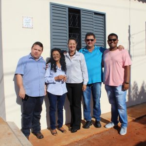Prefeito e Equipe entregam as chaves da casa da D. Maria Viana e anunciam a construção de mais cinco casas do Projeto Social (25)