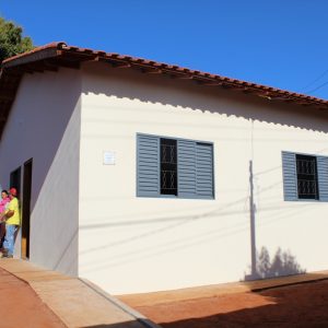 Prefeito e Equipe entregam as chaves da casa da D. Maria Viana e anunciam a construção de mais cinco casas do Projeto Social (28)