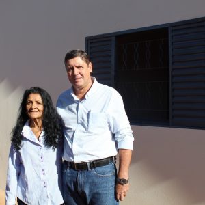 Prefeito e Equipe entregam as chaves da casa da D. Maria Viana e anunciam a construção de mais cinco casas do Projeto Social (30)