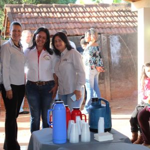 Prefeito e Equipe entregam as chaves da casa da D. Maria Viana e anunciam a construção de mais cinco casas do Projeto Social (55)