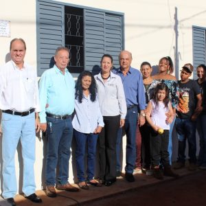 Prefeito e Equipe entregam as chaves da casa da D. Maria Viana e anunciam a construção de mais cinco casas do Projeto Social (58)