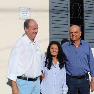 Prefeito e Equipe entregam as chaves da casa da D. Maria Viana e anunciam a construção de mais cinco casas do Projeto Social (61)
