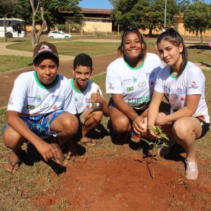 Prefeitura comemora o Dia Mundial de Meio Ambiente com ações envolvendo os alunos do Projeto Aprendendo a Crescer (25)