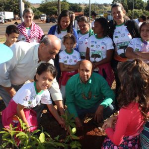 Prefeitura comemora o Dia Mundial de Meio Ambiente com ações envolvendo os alunos do Projeto Aprendendo a Crescer (39)
