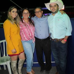 Show da dupla sertaneja Zezé Di Camargo e Luciano mais uma leva multidão ao Parque de Exposições “Salustiano Morais” (42) Show da dupla sertaneja Zezé Di Camargo e Luciano mais uma leva multidão ao Parque de Exposições “Salustiano Morais” (42)