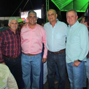 Show da dupla sertaneja Zezé Di Camargo e Luciano mais uma leva multidão ao Parque de Exposições “Salustiano Morais” (44) Show da dupla sertaneja Zezé Di Camargo e Luciano mais uma leva multidão ao Parque de Exposições “Salustiano Morais” (44)