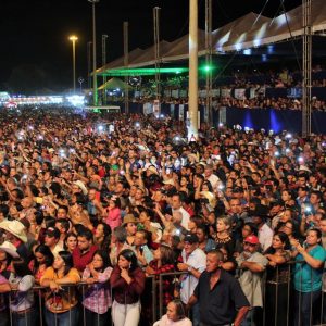Show da dupla sertaneja Zezé Di Camargo e Luciano mais uma leva multidão ao Parque de Exposições “Salustiano Morais” (58) Show da dupla sertaneja Zezé Di Camargo e Luciano mais uma leva multidão ao Parque de Exposições “Salustiano Morais” (58)