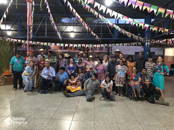 APAE de Santa Vitória comemora o aniversário dos seus alunos com grande Festa Junina