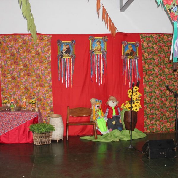 Em noite de festa julina no CRAS de Chaveslândia, prefeito anuncia novas ações para a comunidade (2) Em noite de festa julina no CRAS de Chaveslândia, prefeito anuncia novas ações para a comunidade (2)