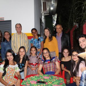 Em noite de festa julina no CRAS de Chaveslândia, prefeito anuncia novas ações para a comunidade (21) Em noite de festa julina no CRAS de Chaveslândia, prefeito anuncia novas ações para a comunidade (21)
