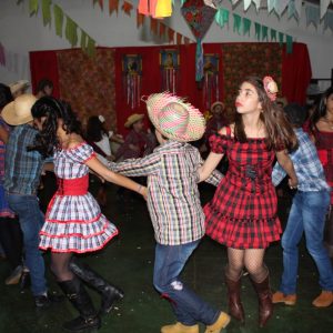 Em noite de festa julina no CRAS de Chaveslândia, prefeito anuncia novas ações para a comunidade (43) Em noite de festa julina no CRAS de Chaveslândia, prefeito anuncia novas ações para a comunidade (43)