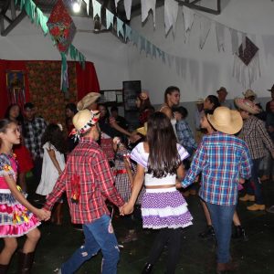 Em noite de festa julina no CRAS de Chaveslândia, prefeito anuncia novas ações para a comunidade (44) Em noite de festa julina no CRAS de Chaveslândia, prefeito anuncia novas ações para a comunidade (44)