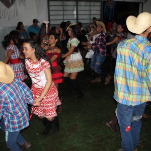 Em noite de festa julina no CRAS de Chaveslândia, prefeito anuncia novas ações para a comunidade (61) Em noite de festa julina no CRAS de Chaveslândia, prefeito anuncia novas ações para a comunidade (61)