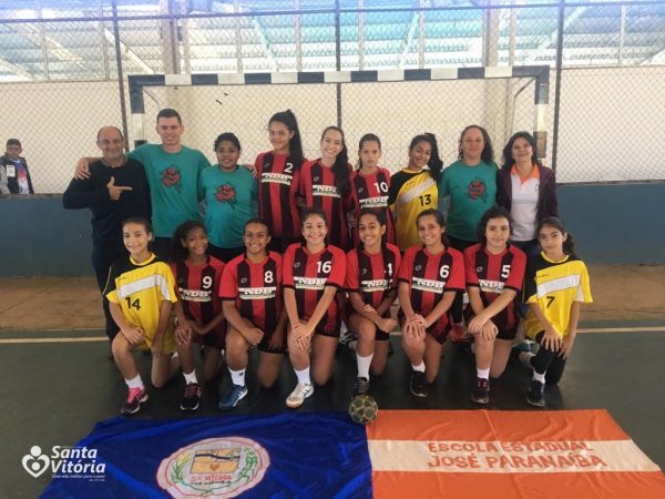 Handebol feminino de Santa Vitória celebra a conquista da vice-liderança do JEMG, Etapa Regional 1