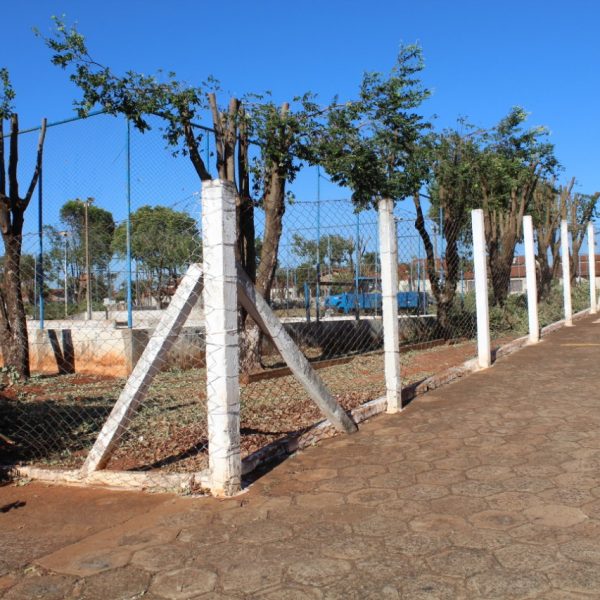 Podas e cortes de árvores são triturados e retornam à natureza na forma de adubo orgânico (2) Podas e cortes de árvores são triturados e retornam à natureza na forma de adubo orgânico (2)