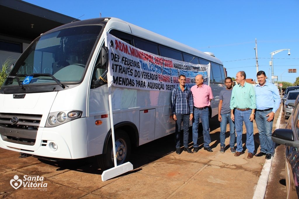 Prefeitura de Sooretama adquire dois ônibus para atender demandas