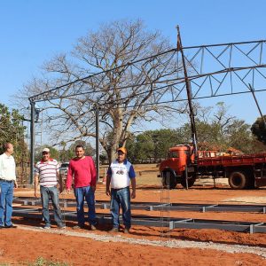Prefeitura continua com a obra de construção da quadra coberta na Escola Municipal Nossa Senhora das Graças (3) Prefeitura continua com a obra de construção da quadra coberta na Escola Municipal Nossa Senhora das Graças (3)