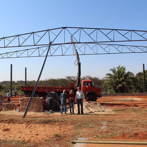 Prefeitura continua com a obra de construção da quadra coberta na Escola Municipal Nossa Senhora das Graças (7) Prefeitura continua com a obra de construção da quadra coberta na Escola Municipal Nossa Senhora das Graças (7)
