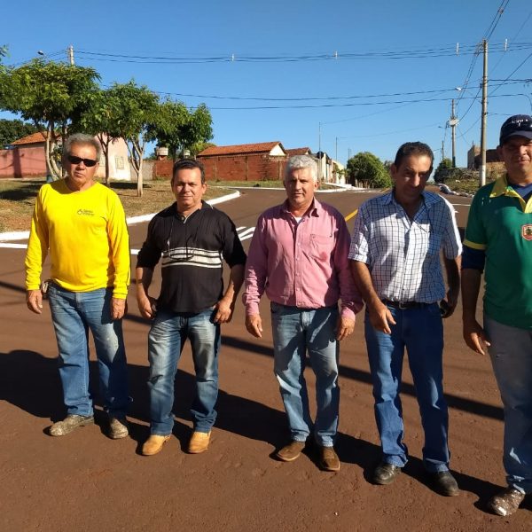 Prefeitura de Santa Vitória realiza obras de sinalização de trânsito, no distrito de Chaveslândia (5)