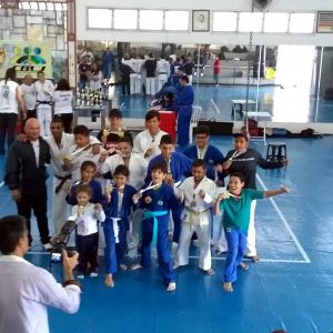 Professor e Alunos Judocas recebem medalhas em competição (4)