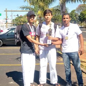 Professor e Alunos Judocas recebem medalhas em competição (5)
