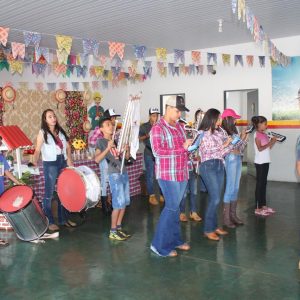 Projeto Aprendendo a Crescer promove Festa Julina (10)