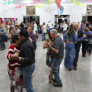 Secretaria de Desenvolvimento Social realiza Festa Junina no Grupo Conviver (21) Secretaria de Desenvolvimento Social realiza Festa Junina no Grupo Conviver (21)