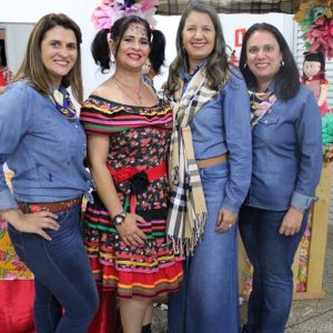 Secretaria de Desenvolvimento Social realiza Festa Junina no Grupo Conviver (24) Secretaria de Desenvolvimento Social realiza Festa Junina no Grupo Conviver (24)