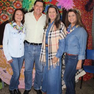 Secretaria de Desenvolvimento Social realiza Festa Junina no Grupo Conviver (51) Secretaria de Desenvolvimento Social realiza Festa Junina no Grupo Conviver (51)