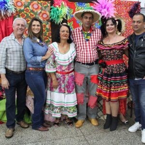 Secretaria de Desenvolvimento Social realiza Festa Junina no Grupo Conviver (64) Secretaria de Desenvolvimento Social realiza Festa Junina no Grupo Conviver (64)