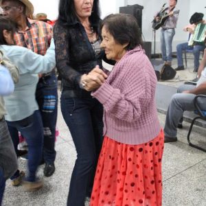 Secretaria de Desenvolvimento Social realiza Festa Junina no Grupo Conviver (71) Secretaria de Desenvolvimento Social realiza Festa Junina no Grupo Conviver (71)