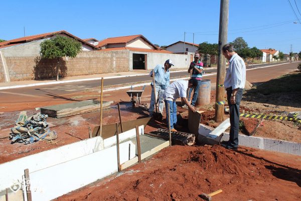 Secretário acompanha melhoria na rua Jânio Quadro (1)