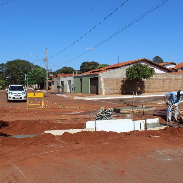 Secretário acompanha melhoria na rua Jânio Quadro (5)
