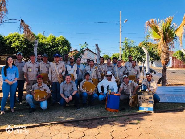 Agentes de Combate a Endemias de Santa Vitória recebem equipamentos (1)