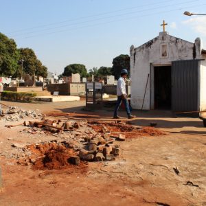 Cruzeiro e capelinha do cemitério serão restaurados pela Prefeitura (10) Cruzeiro e capelinha do cemitério serão restaurados pela Prefeitura (10)