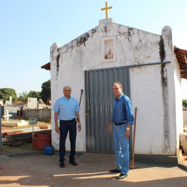 Cruzeiro e capelinha do cemitério serão restaurados pela Prefeitura (2) Cruzeiro e capelinha do cemitério serão restaurados pela Prefeitura (2)