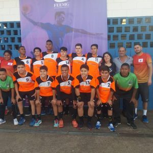 Atletas de 12 a 14 anos da Escola Estadual José Paranaíba Atletas de 12 a 14 anos da Escola Estadual José Paranaíba