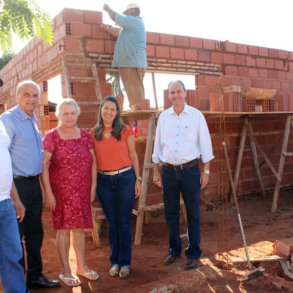 Secretária de Desenvolvimento Social acompanha as construções das casas Sociais